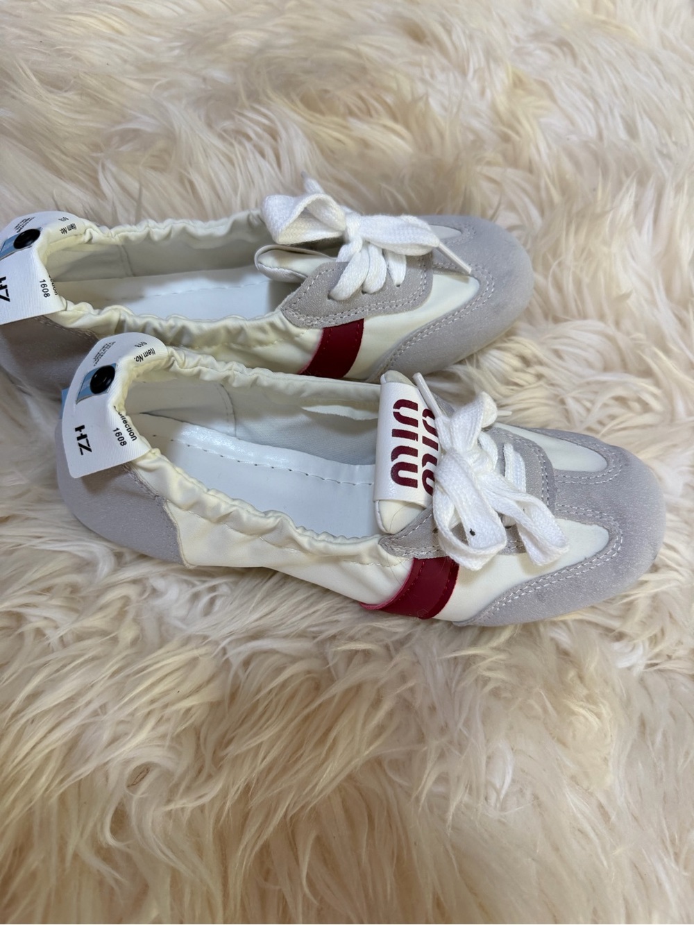 Miu White and Gray Casual Lace-Up Shoes with Red Accent 5 size like new